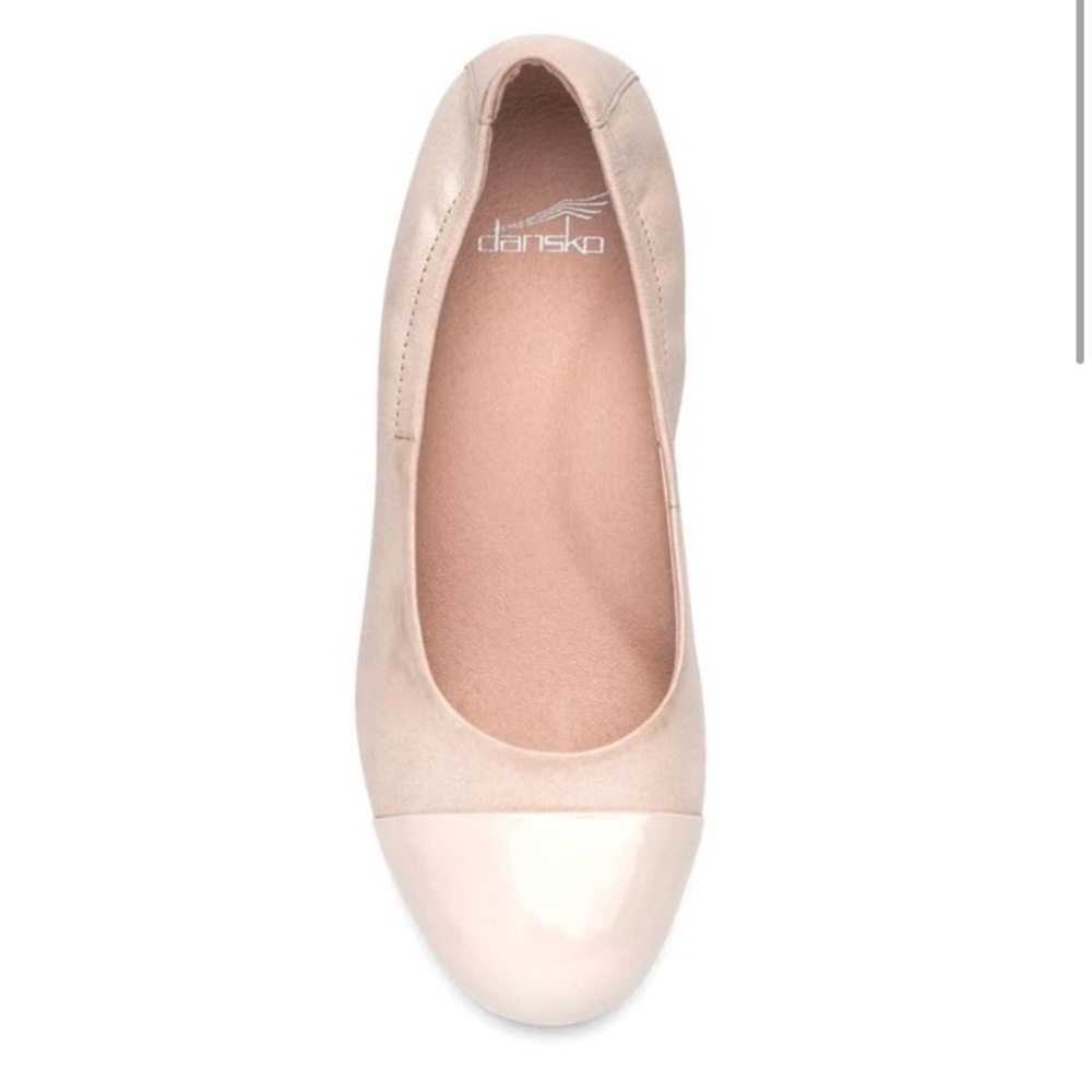 Dansko Lisanne ivory Nappa leather cap toe flat 36/6